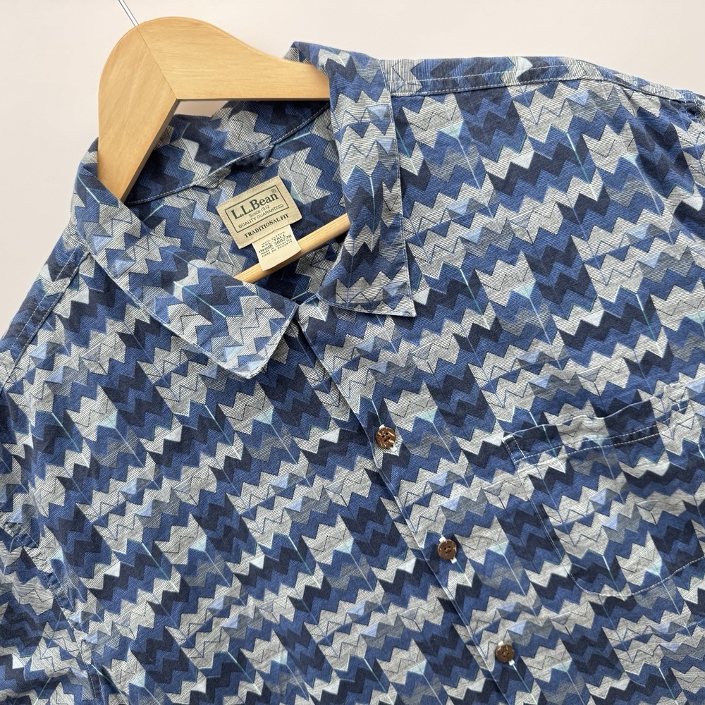 L.L. Bean Tropics Men XXL-Tall Blue Chevron Print Short Sleeve Camp Shirt XLT